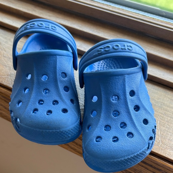 CROCS Kids’ Classic Clog Child  Unisex Toddler Size Boys 6, Girls, 7 EUC - Picture 1 of 6